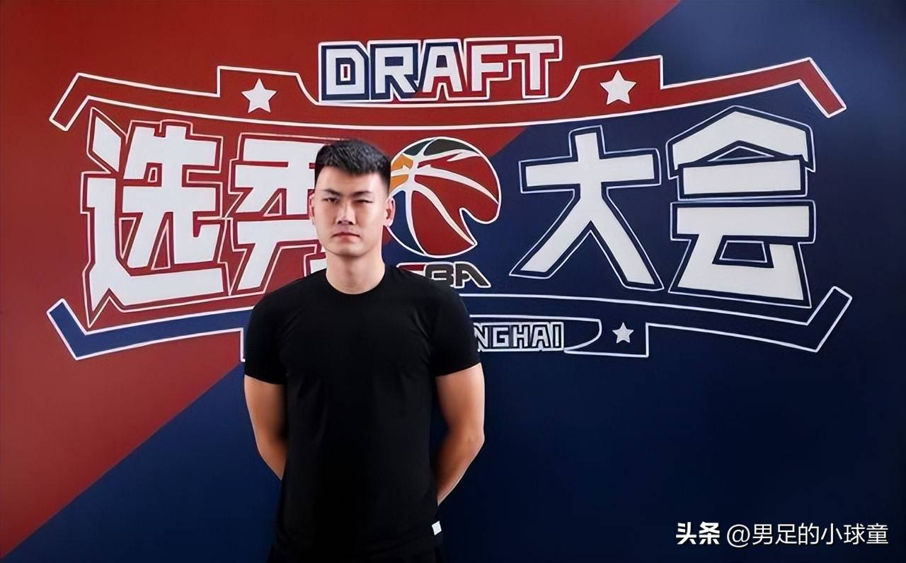 包含阵中新星表现抢眼，助球队连胜赛季开门红的词条